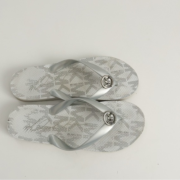 Michael Kors Metallic Silver Flip Flops - Picture 3 of 7